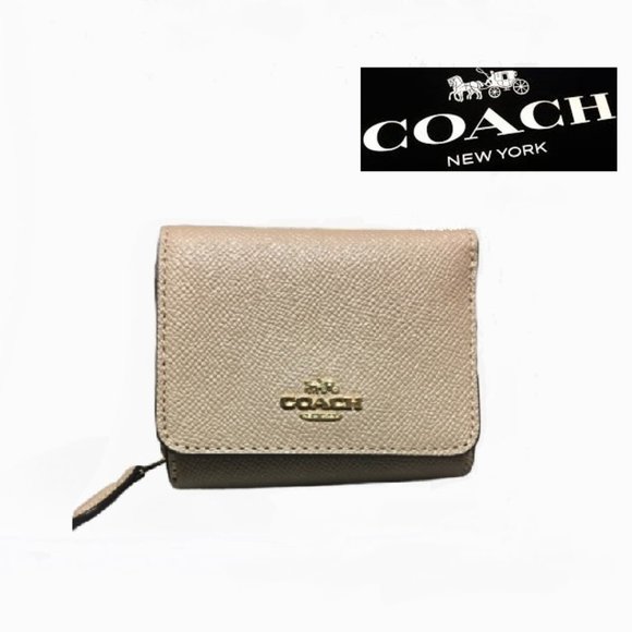 Coach Handbags - 🤍💜Host Pick 💜🤍NWT Small Trifold Coach Wallet